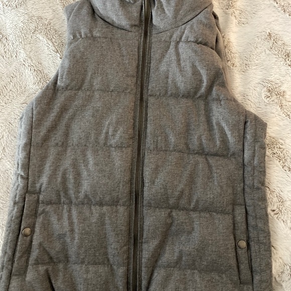 OLD NAVY Puffer Vest - Picture 2 of 3